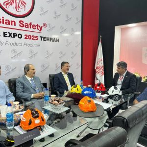 بازدید دکتر ولی اله ناظم الرعایا از غرفه پرشین سیفتی (آقای فرید اسمعیلی راکی - مدیریت شرکت تجارت نمای اکسین) بازدید دکتر ولی اله ناظم الرعایا از غرفه پرشین سیفتی (آقای فرید اسمعیلی راکی - مدیریت شرکت تجارت نمای اکسین)